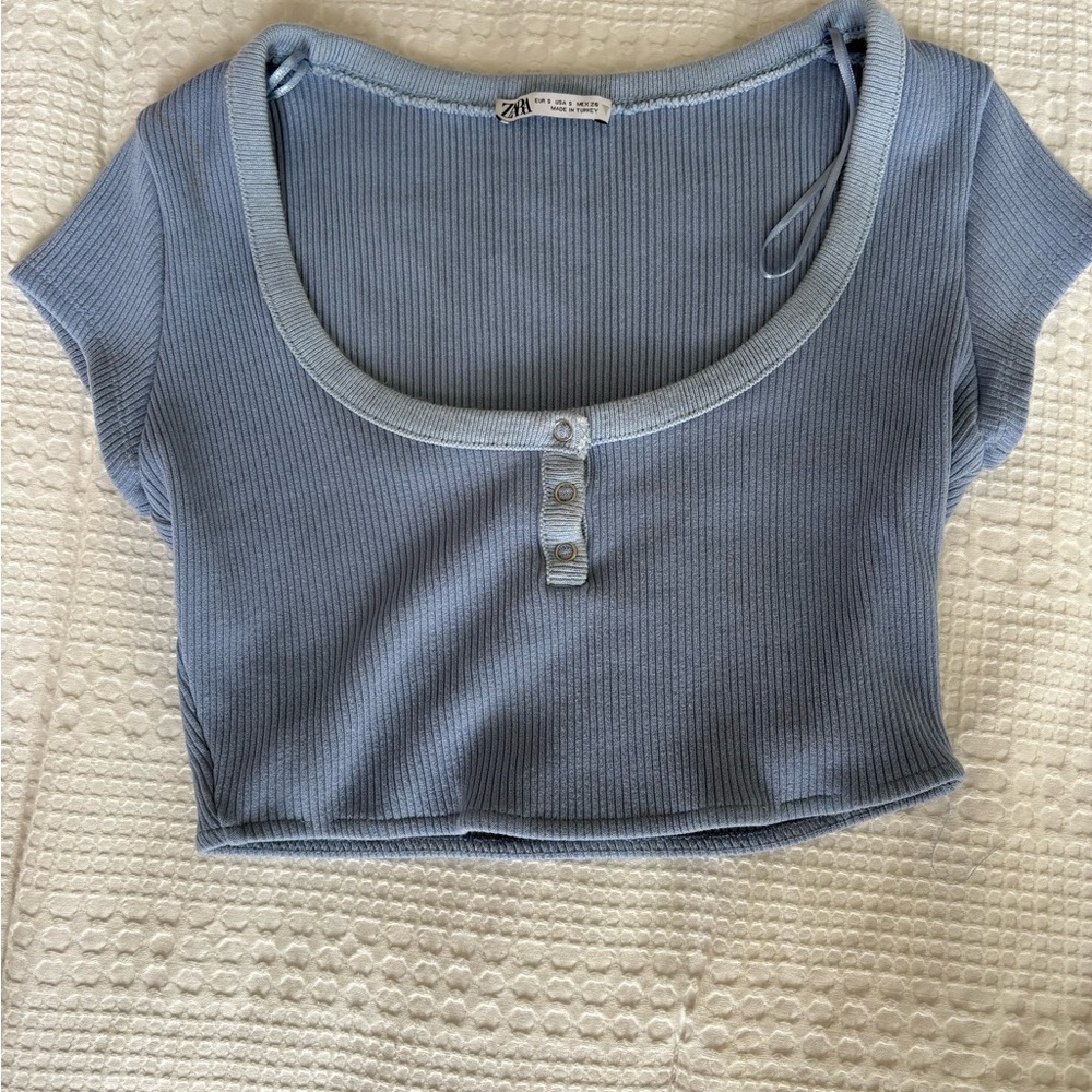 Zara Blue Buttoned Fitted Crop T-Shirt